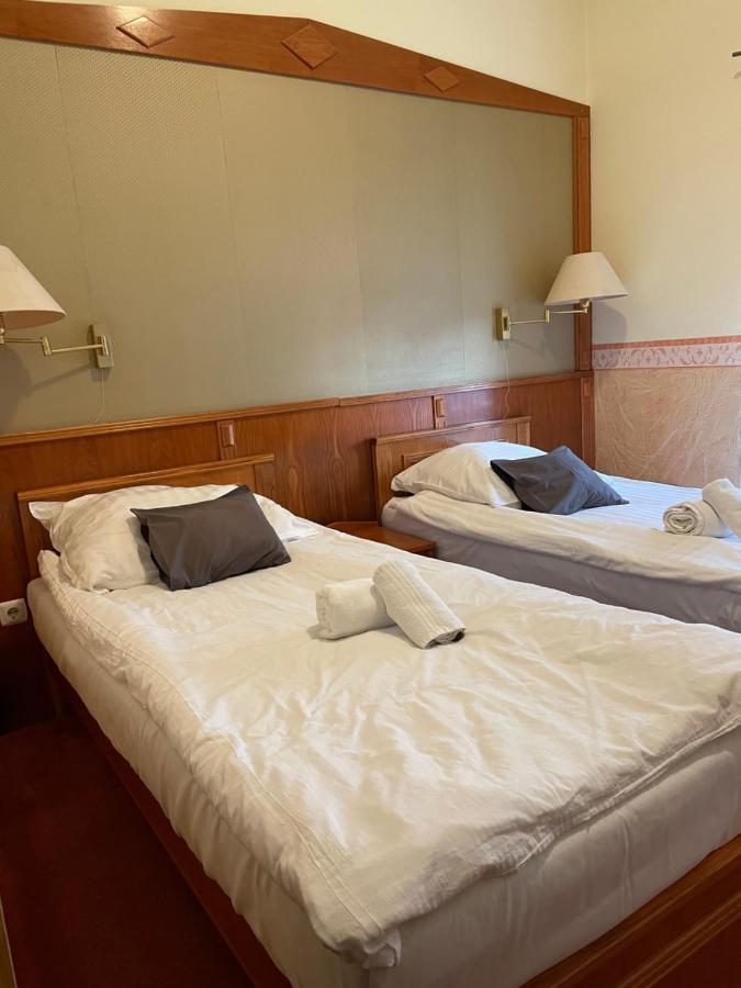 Kenguru Panzio Hotel Hodmezovasarhely Luaran gambar