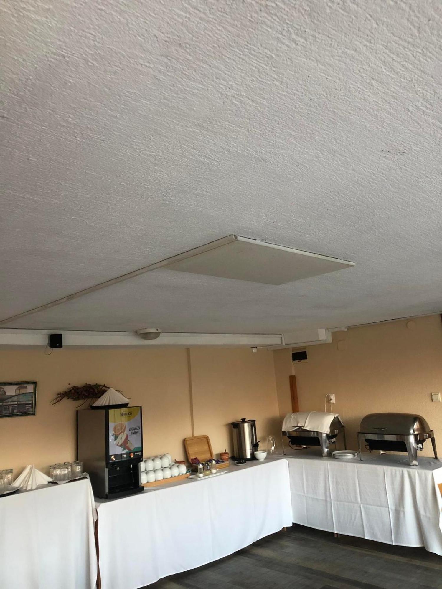 Kenguru Panzio Hotel Hodmezovasarhely Luaran gambar