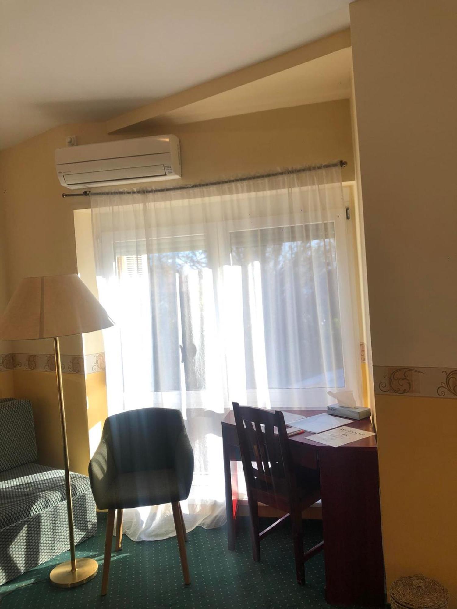 Kenguru Panzio Hotel Hodmezovasarhely Luaran gambar