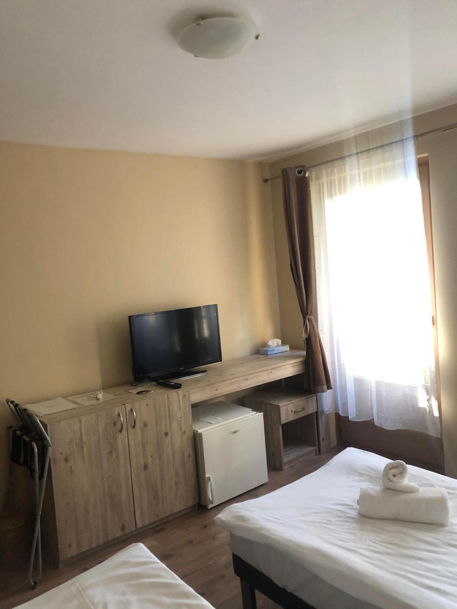 Kenguru Panzio Hotel Hodmezovasarhely Luaran gambar