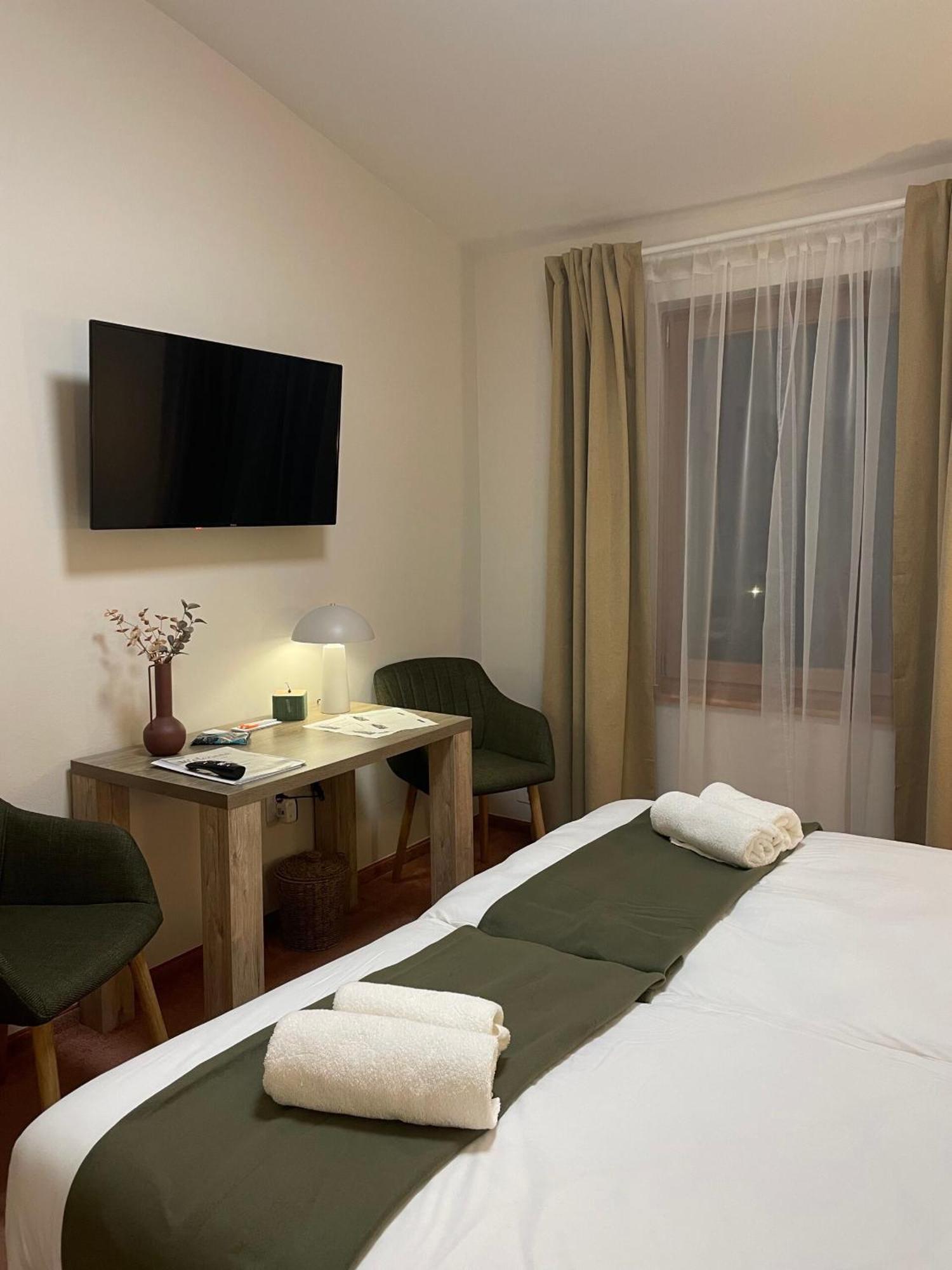 Kenguru Panzio Hotel Hodmezovasarhely Luaran gambar