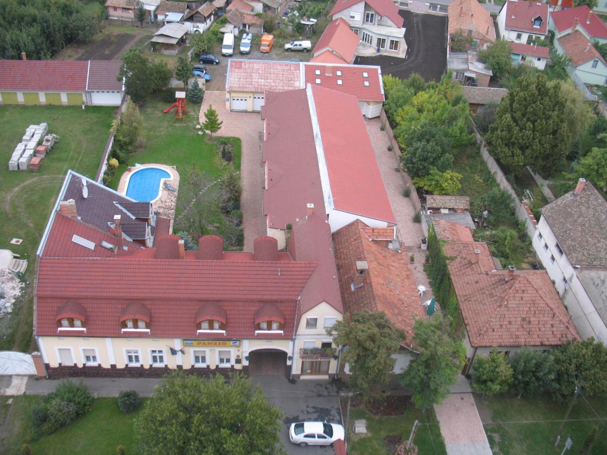 Kenguru Panzio Hotel Hodmezovasarhely Luaran gambar